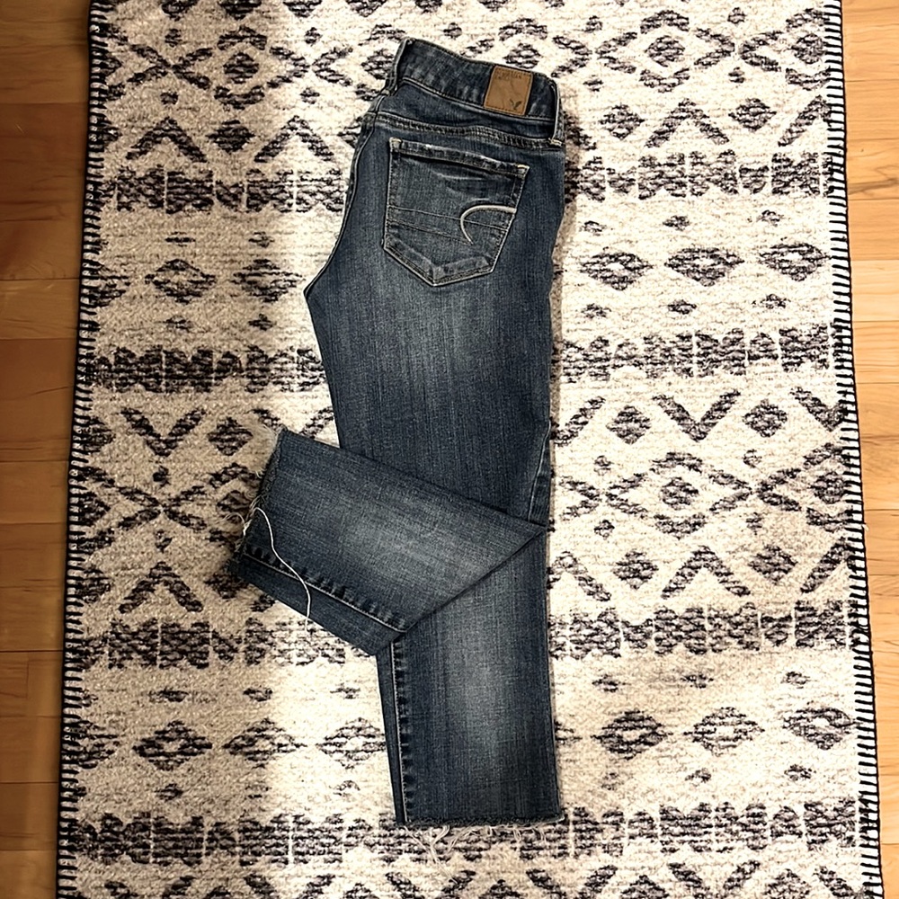 American Eagle - Size 2 - Cut off, Capri Jeans.